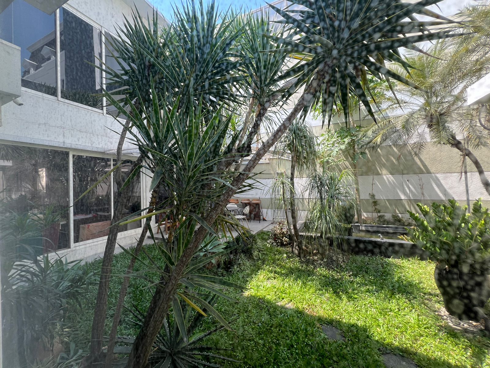 Dijual Rumah Mewah Full Furnish di Raffles Garden Citraland Surabaya Barat - Thumbnail 3