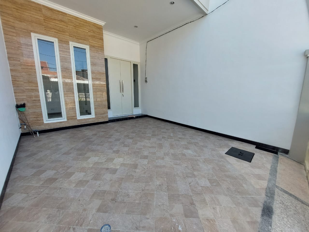 Dijual Rumah Mewah Strategis Mulyosari Utara Wilayah Surabaya Timur - Image 1