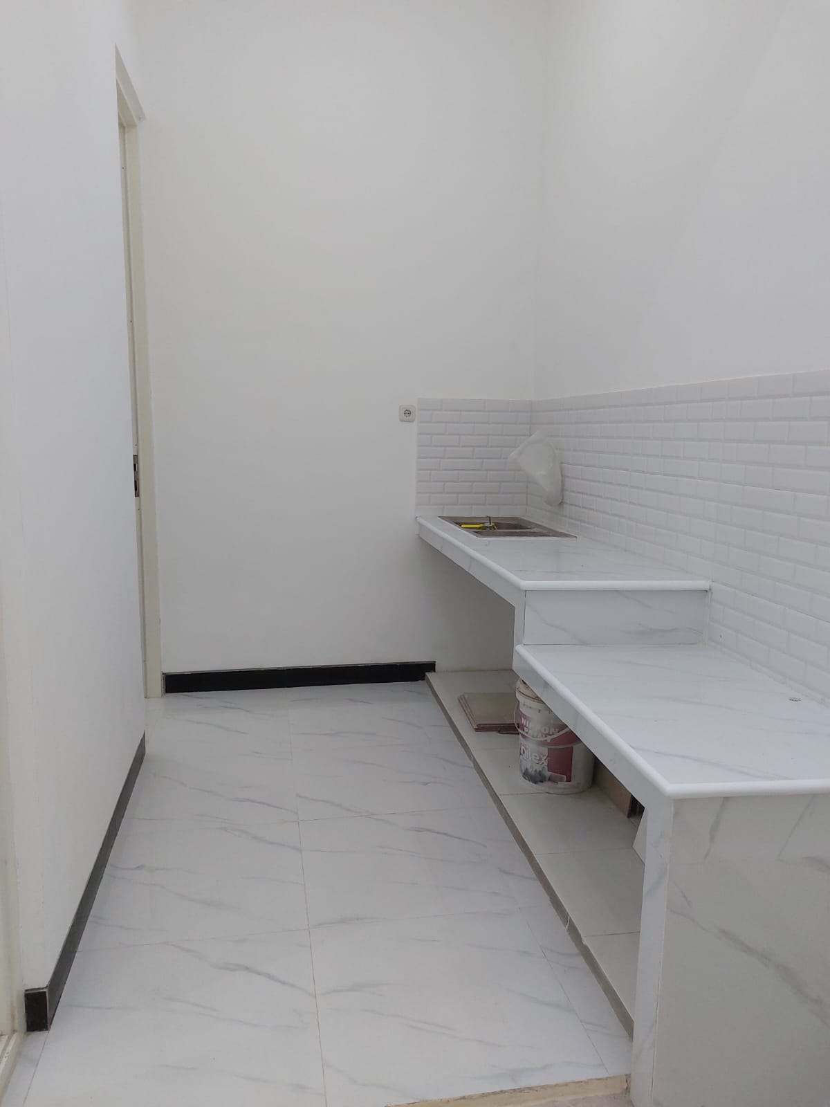 Dijual Rumah Mewah Strategis di Mulyosari Utara Wilayah Surabaya Timur - Thumbnail 4