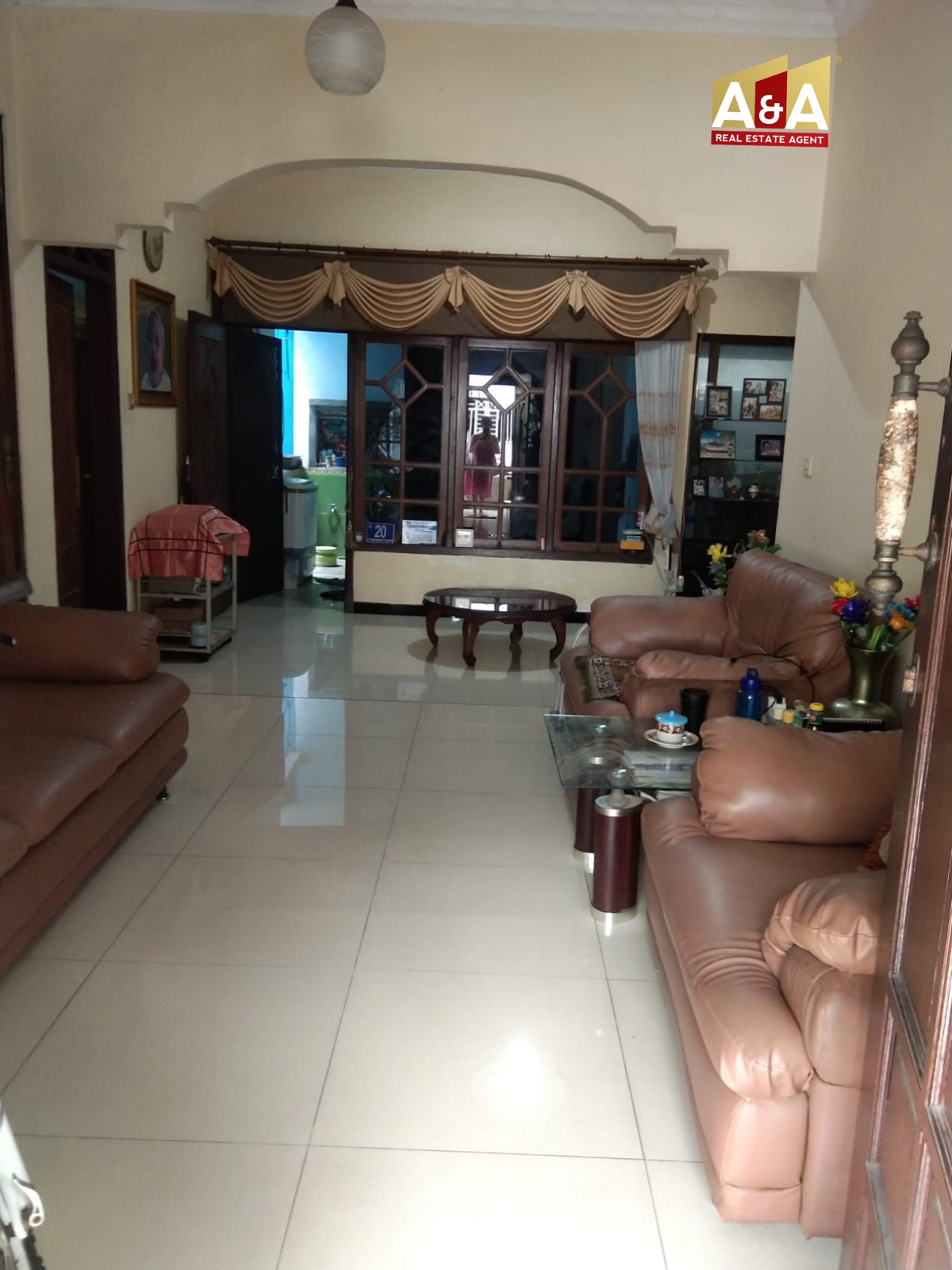 Dijual Rumah Nyaman Strategis di Jambangan Surabaya Selatan - Image 1