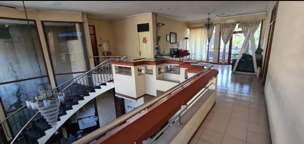 Dijual Rumah Strategis di Puncak Permai Surabaya Barat - Image 1