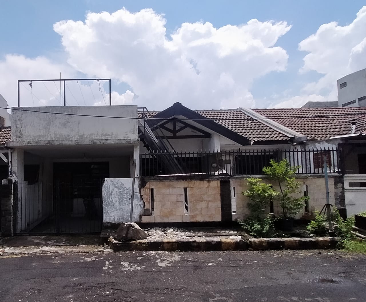 Dijual Rumah Murah di Kawasan Babatan Mukti Surabaya Barat - Image 1
