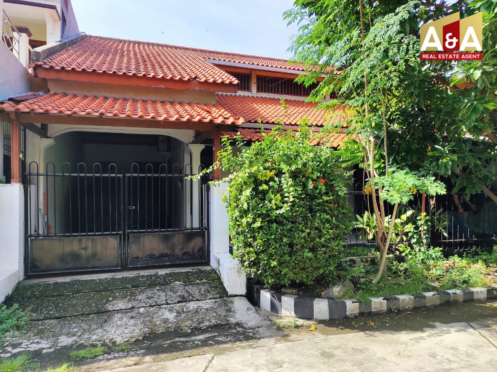 Dijual Rumah Lokasi Strategis di Rungkut Menanggal Surabaya Timur - Image 1