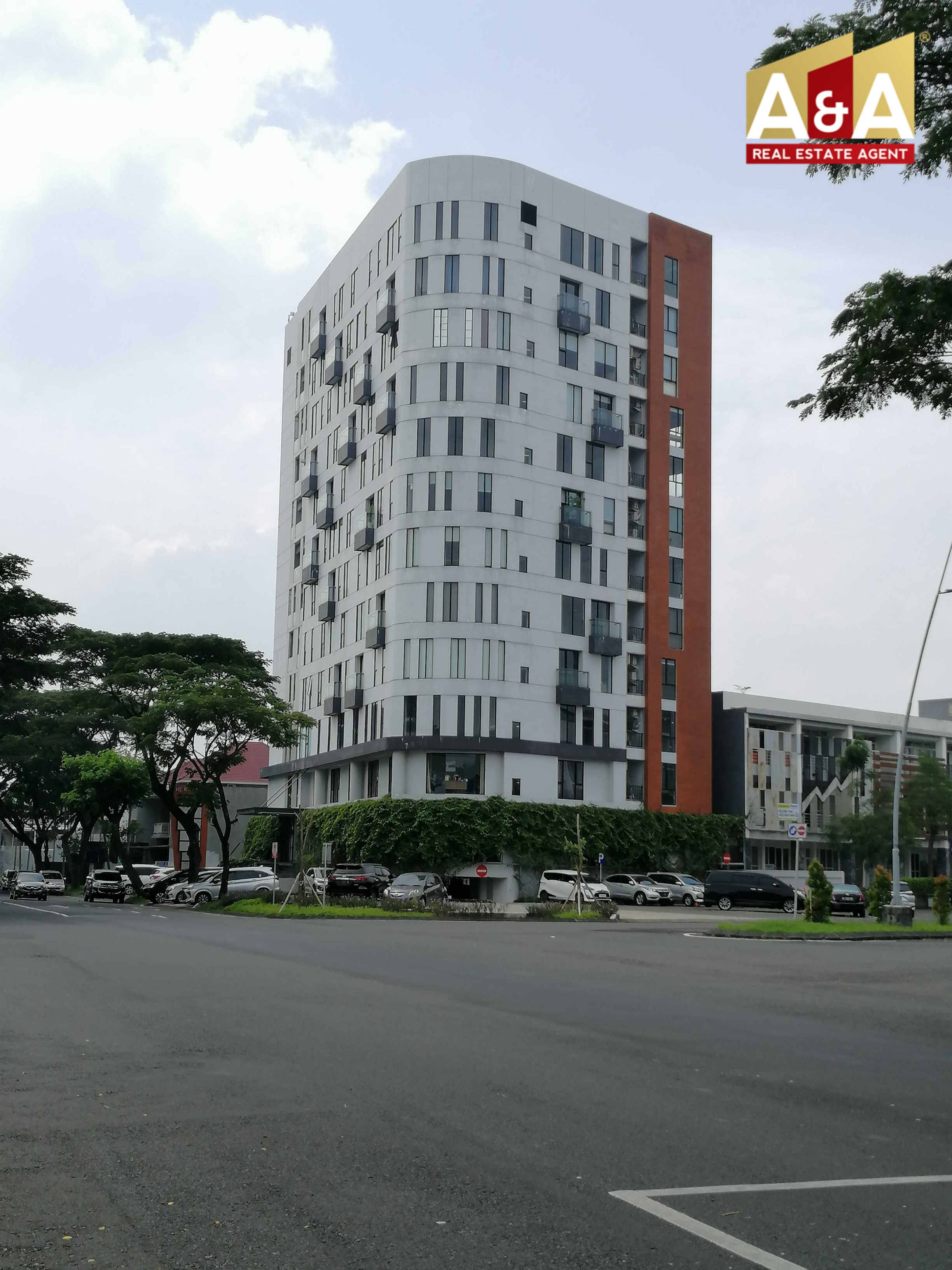 Disewakan Kantor The Royal 55 Office Tower di Wilayah Wiyung Surabaya Barat - Image 1