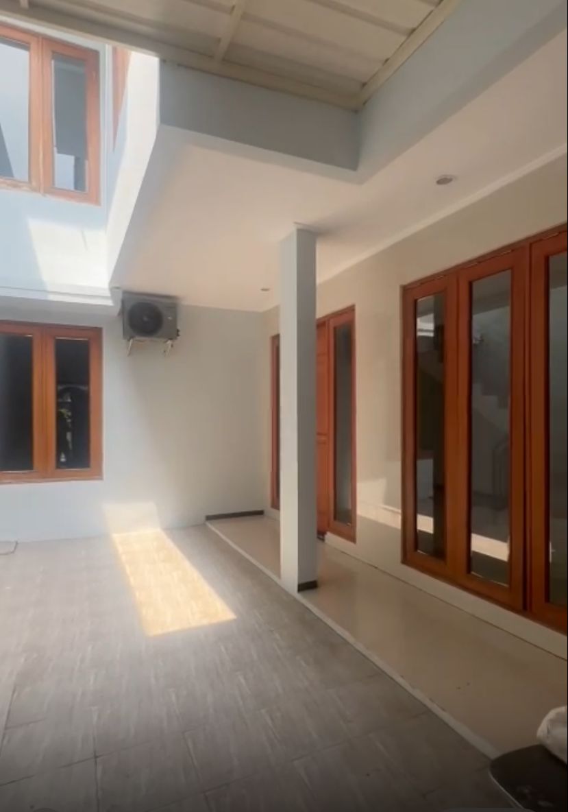 Dijual Rumah Nyaman Strategis di Gayungsari Wilayah Surabaya Selatan - Thumbnail 2