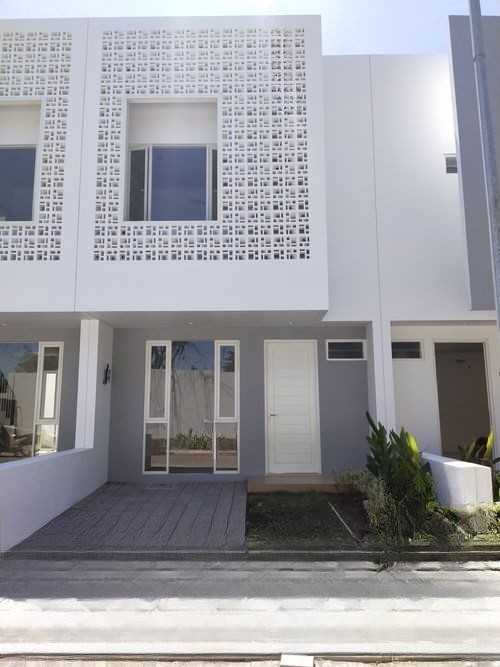 Disewakan Rumah Strategis di Wilayah Dian Istana Oasia Surabaya Barat - Image 1