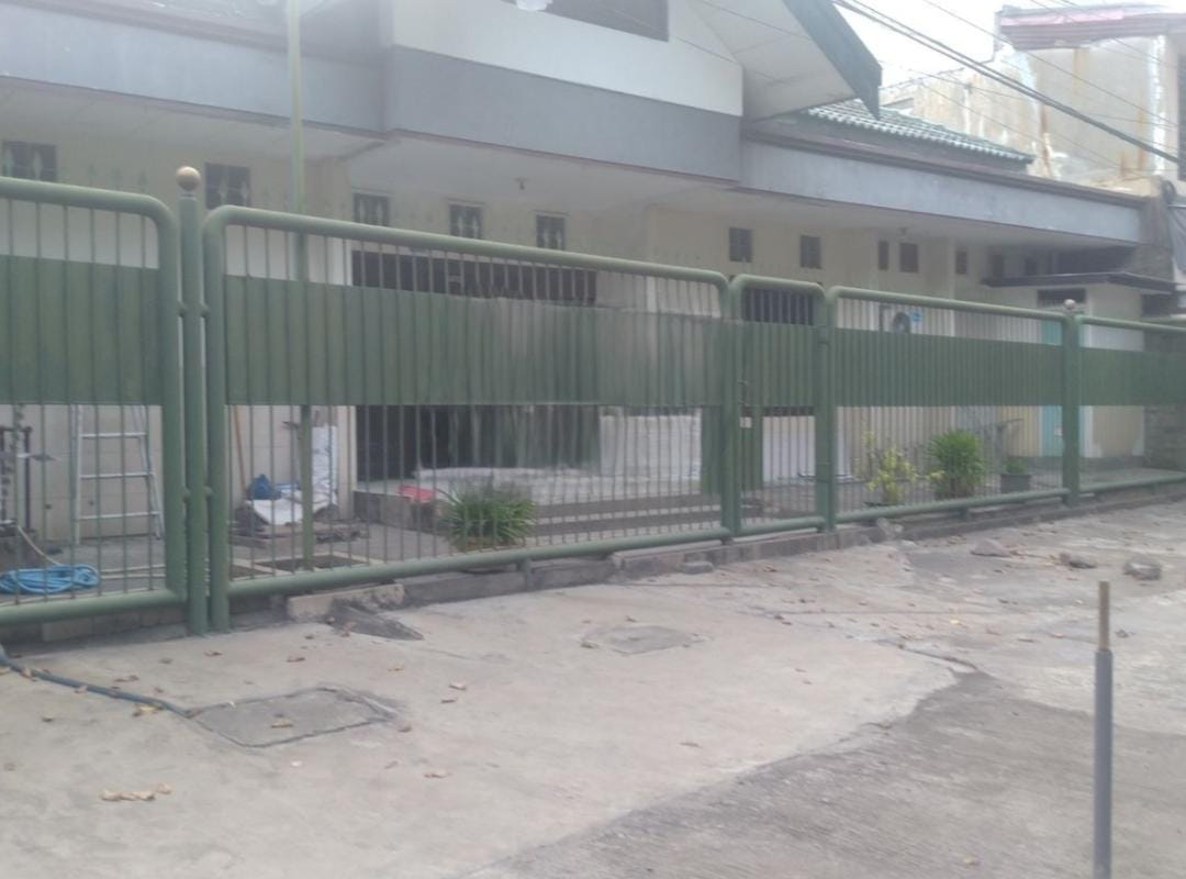 Disewakan Rumah Terawat di Klampis Semolo Surabaya Timur - Image 1