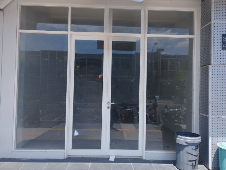 Disewakan Ruko Tiga Lantai Northwest Boulevard di Wilayah Surabaya Barat - Image 1