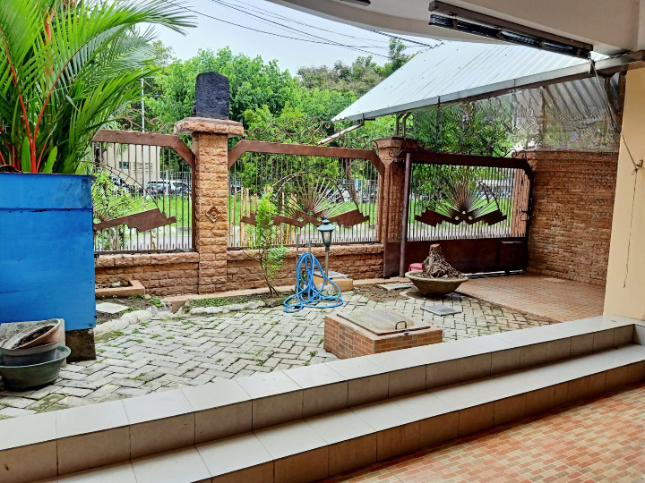 Dijual Rumah Bagus Strategis di Nginden Intan Barat Surabaya Timur - Thumbnail 2