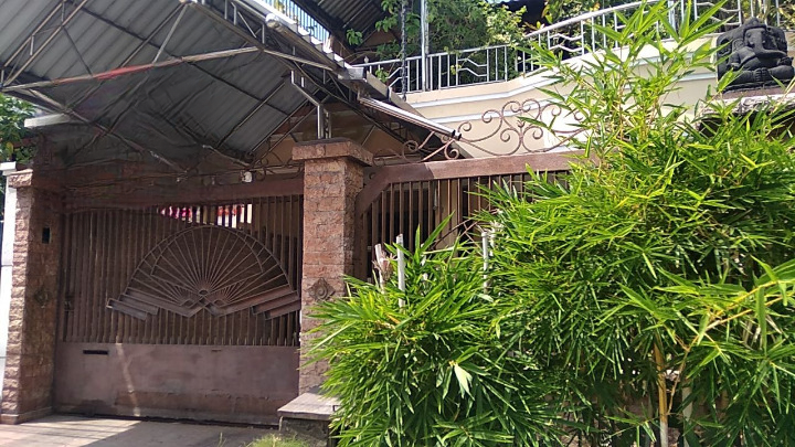 Dijual Rumah Bagus Strategis di Nginden Intan Barat Surabaya Timur - Image 1