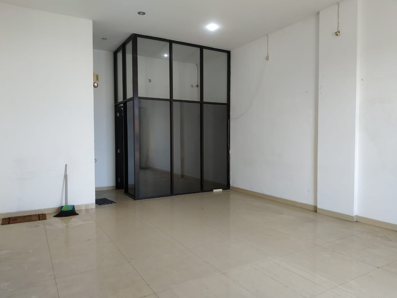 Disewakan Ruko Baru 1 Lantai Strategis di Kutisari Indah Utara Surabaya - Image 1