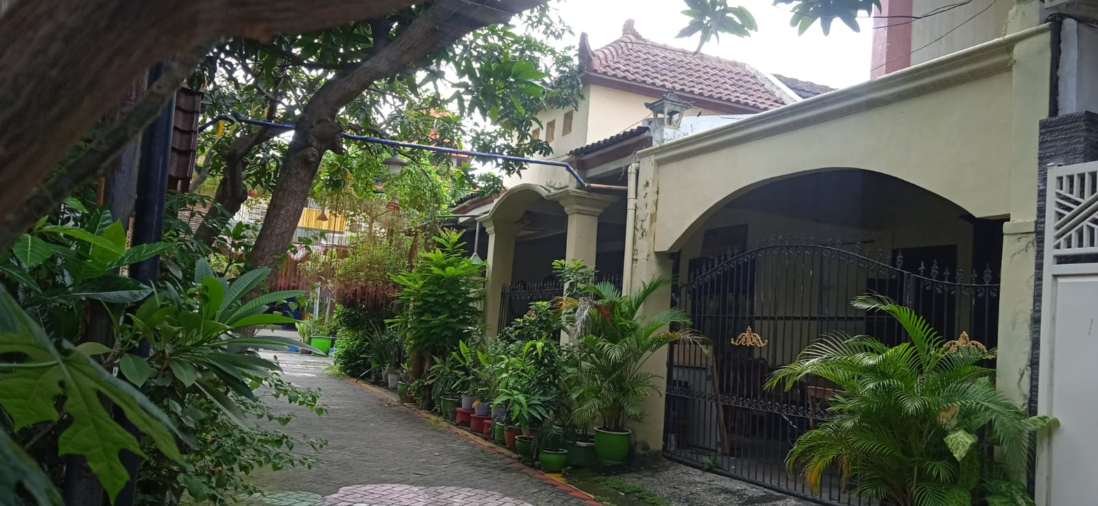 Dijual Rumah Nyaman Strategis di Wisma Tengger Surabaya Barat - Image 1
