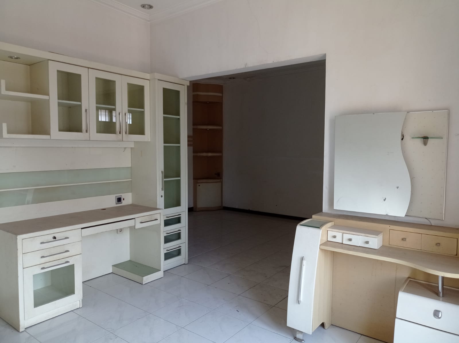 Dijual Rumah Nyaman di Raya Darmo Harapan Surabaya Barat - Image 1