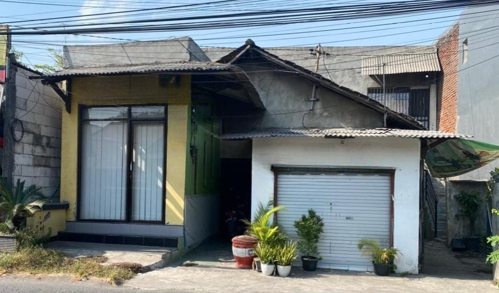 Dijual Rumah Strategis di Kawasan Jalan Kyai Abdul Karim Surabaya Timur - Image 1