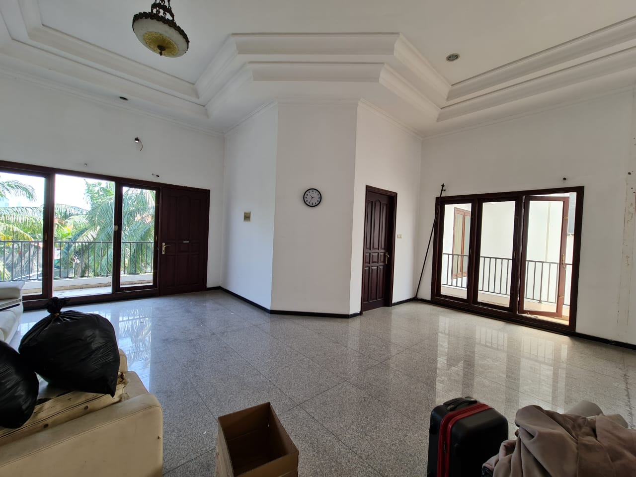 Disewakan Rumah Hook Strategis di Citraland International Village Surabaya Barat - Thumbnail 2