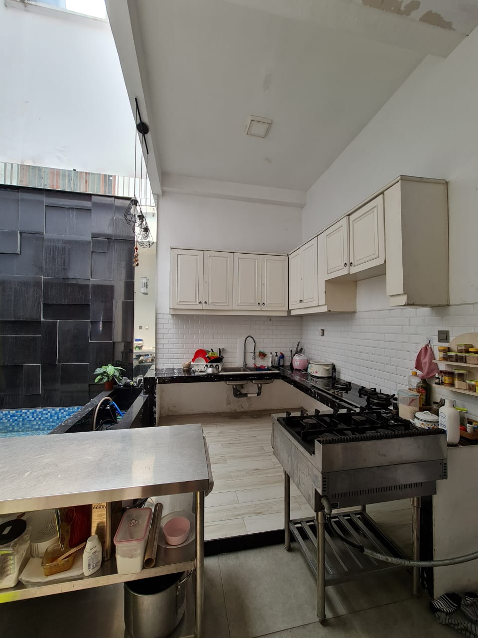 Disewakan Rumah Hook Strategis di Citraland International Village Surabaya Barat - Thumbnail 3