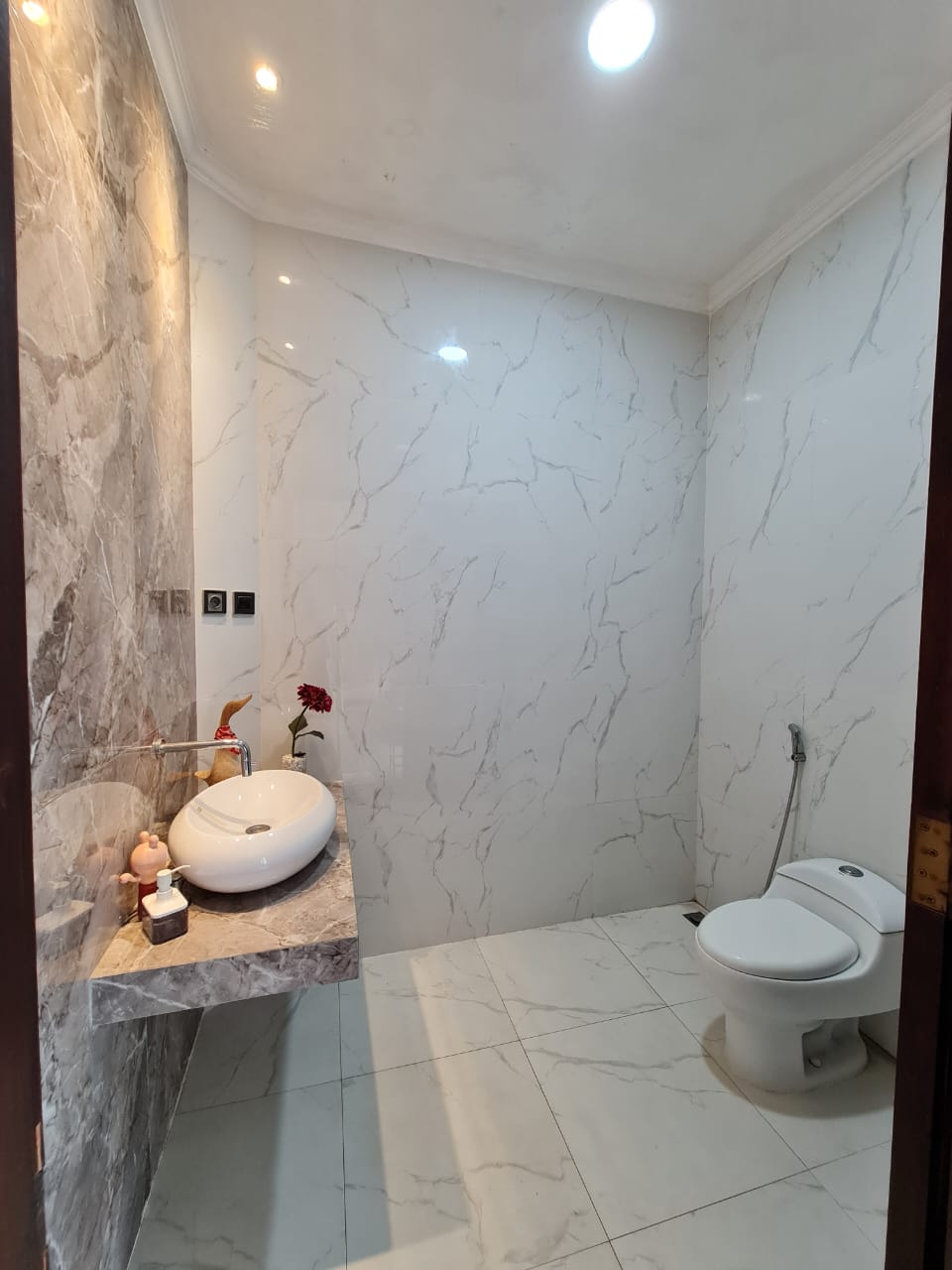 Disewakan Rumah Hook Strategis di Citraland International Village Surabaya Barat - Thumbnail 4