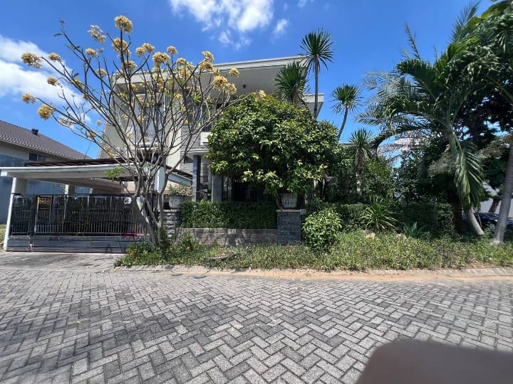 Dijual Rumah Nyaman di Bukit Telaga Golf Citraland Surabaya Barat - Image 1