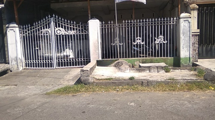 Dijual Rumah Nyaman dan Strategis di Gubeng Kertajaya Surabaya Timur - Image 1