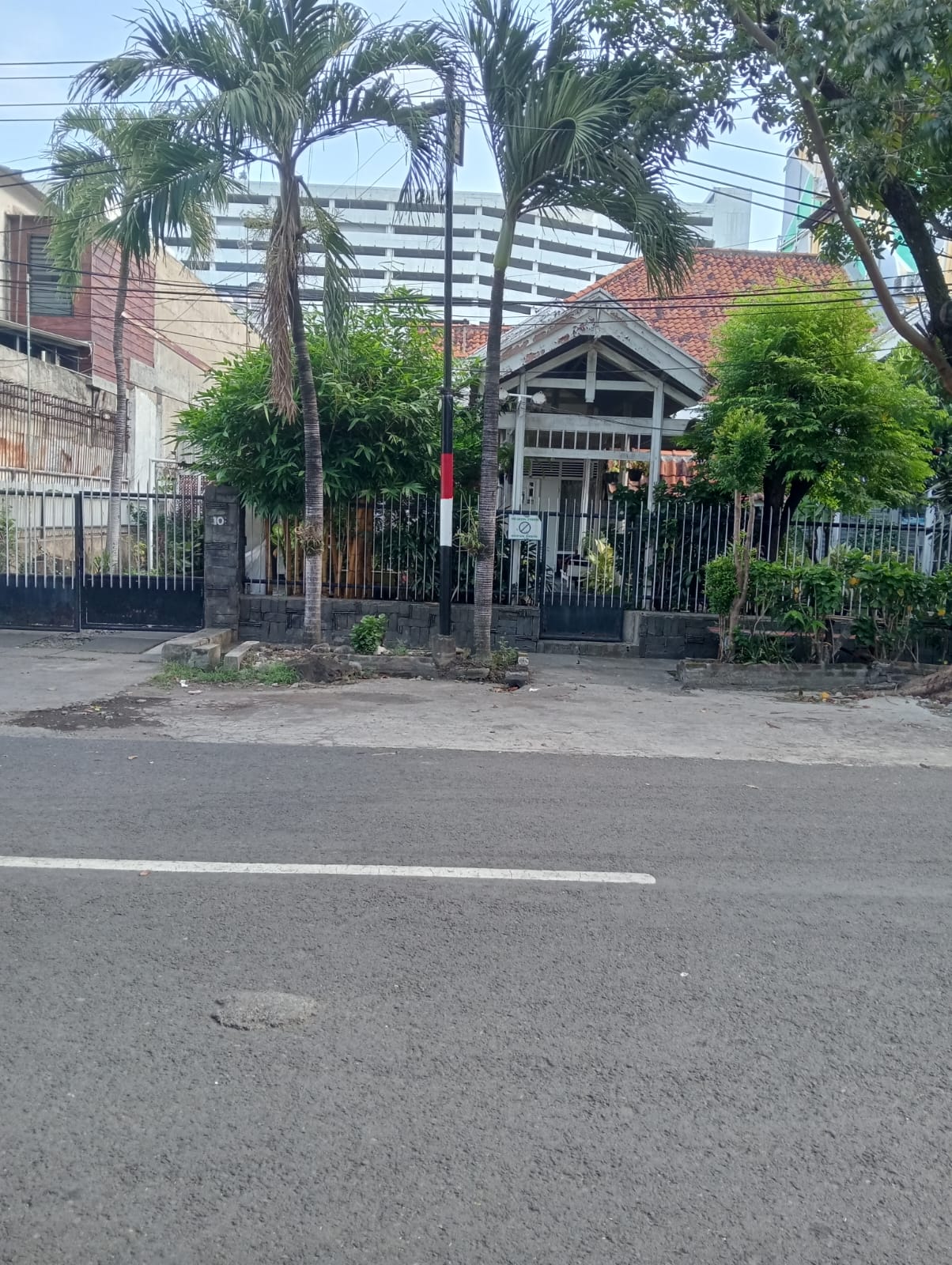 Dijual Rumah Bagus Strategis Kaca Piring di Wilayah Surabaya Pusat - Image 1
