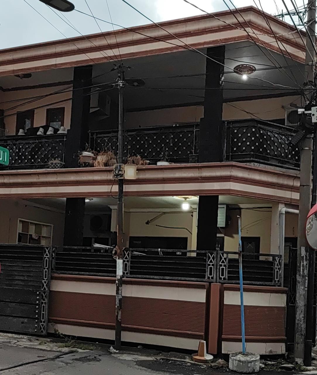 Dijual Rumah Strategis 2 lantai di Bogangin Baru Surabaya Barat - Image 1