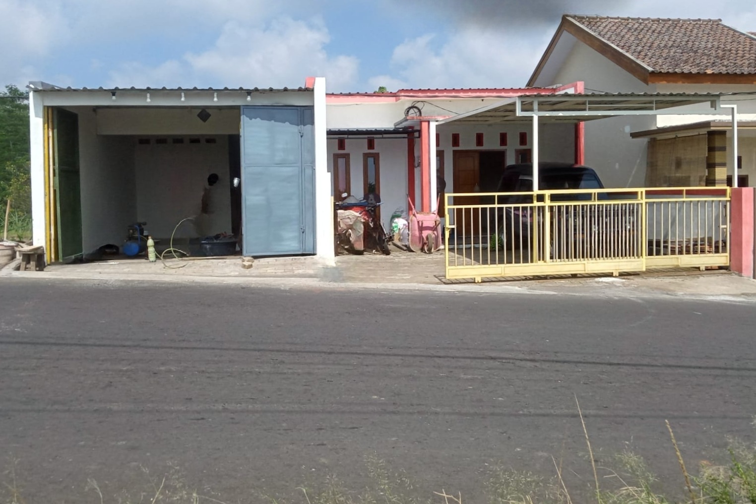 Dijual Rumah Strategis di Raya Tutur Pasuruan - Image 1