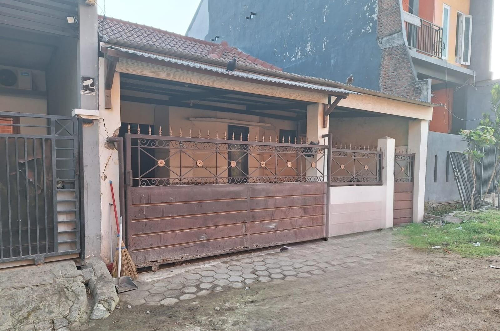 Dijual/Disewakan Rumah Siap Huni di Keputih Tegal Sukolilo Surabaya Timur - Image 1