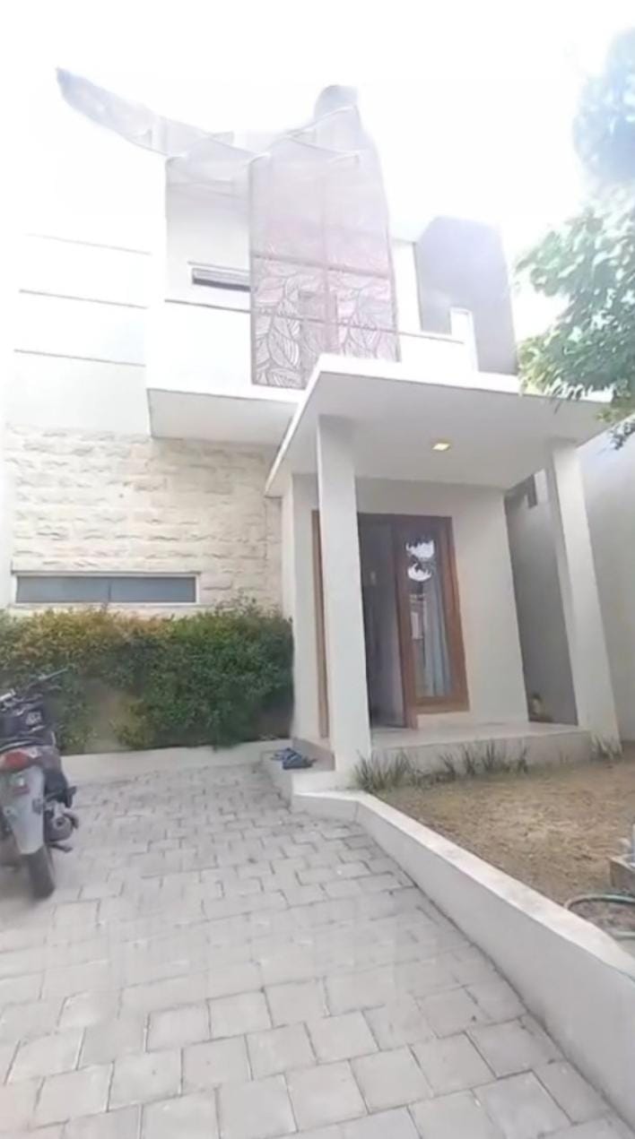 Dijual Rumah Siap Huni di Bukit Palma Surabaya Barat - Image 1