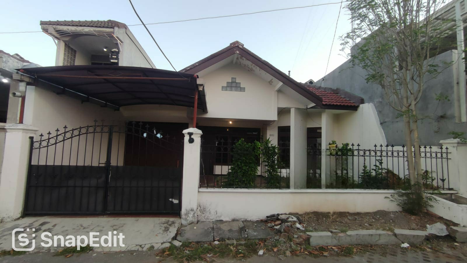 Disewakan Rumah Siap Huni di Taman Pondok Indah Wiyung Surabaya Barat - Image 1
