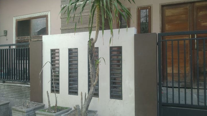 Dijual Rumah Strategis Kedinding Lor Seruni di Wilayah Surabaya Utara - Image 1
