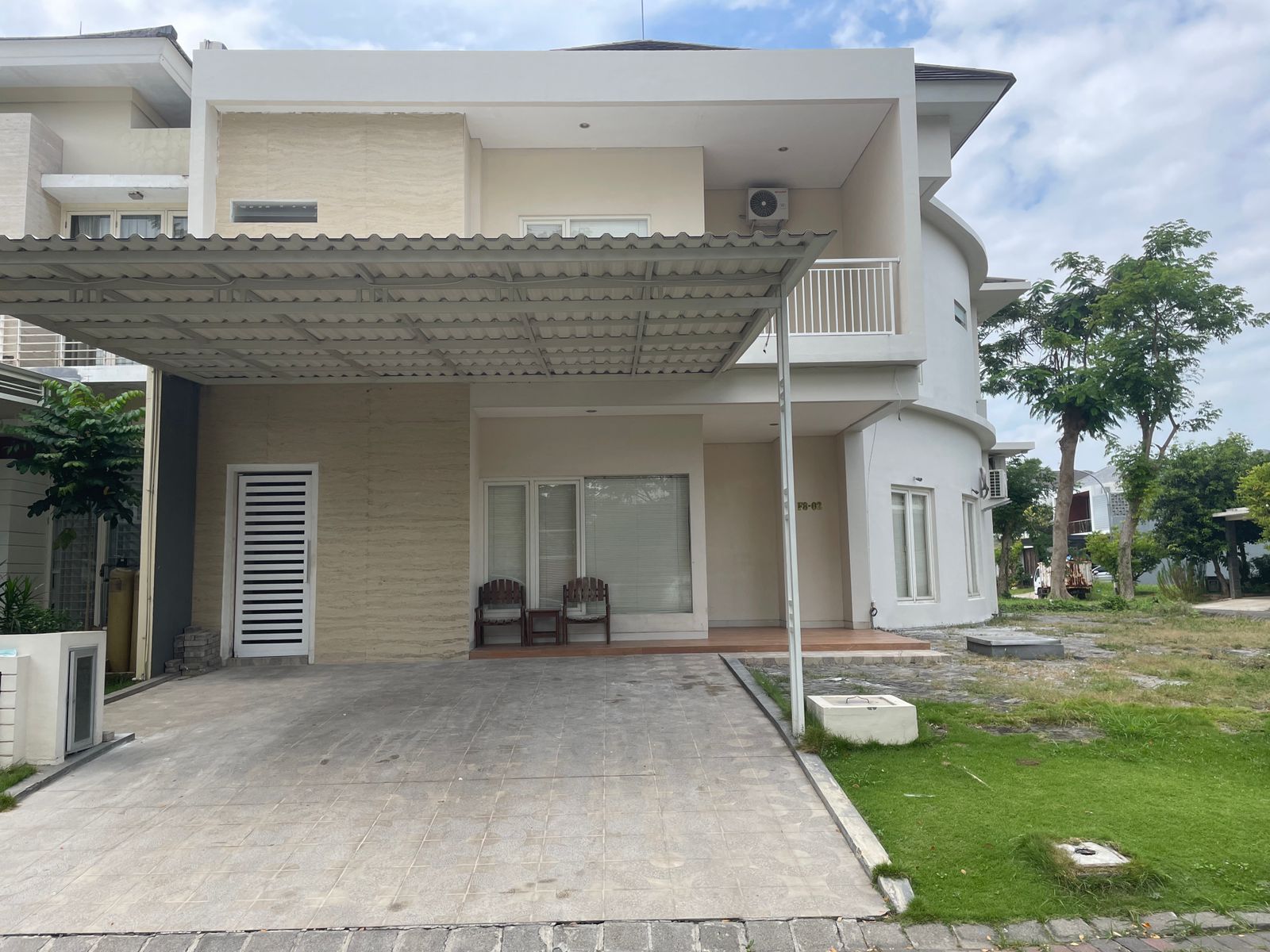 Disewakan Rumah Bagus Nyaman Pakuwon City di Wilayah Surabaya Timur - Image 1