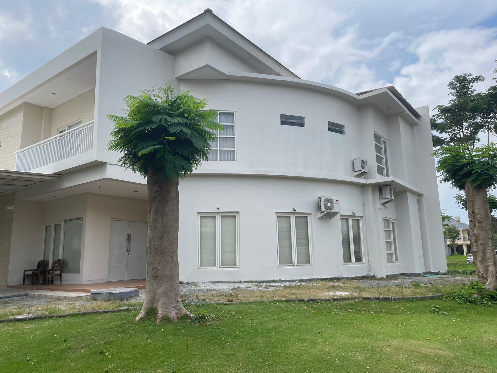 Disewakan Rumah Bagus Nyaman Pakuwon City di Wilayah Surabaya Timur - Thumbnail 2