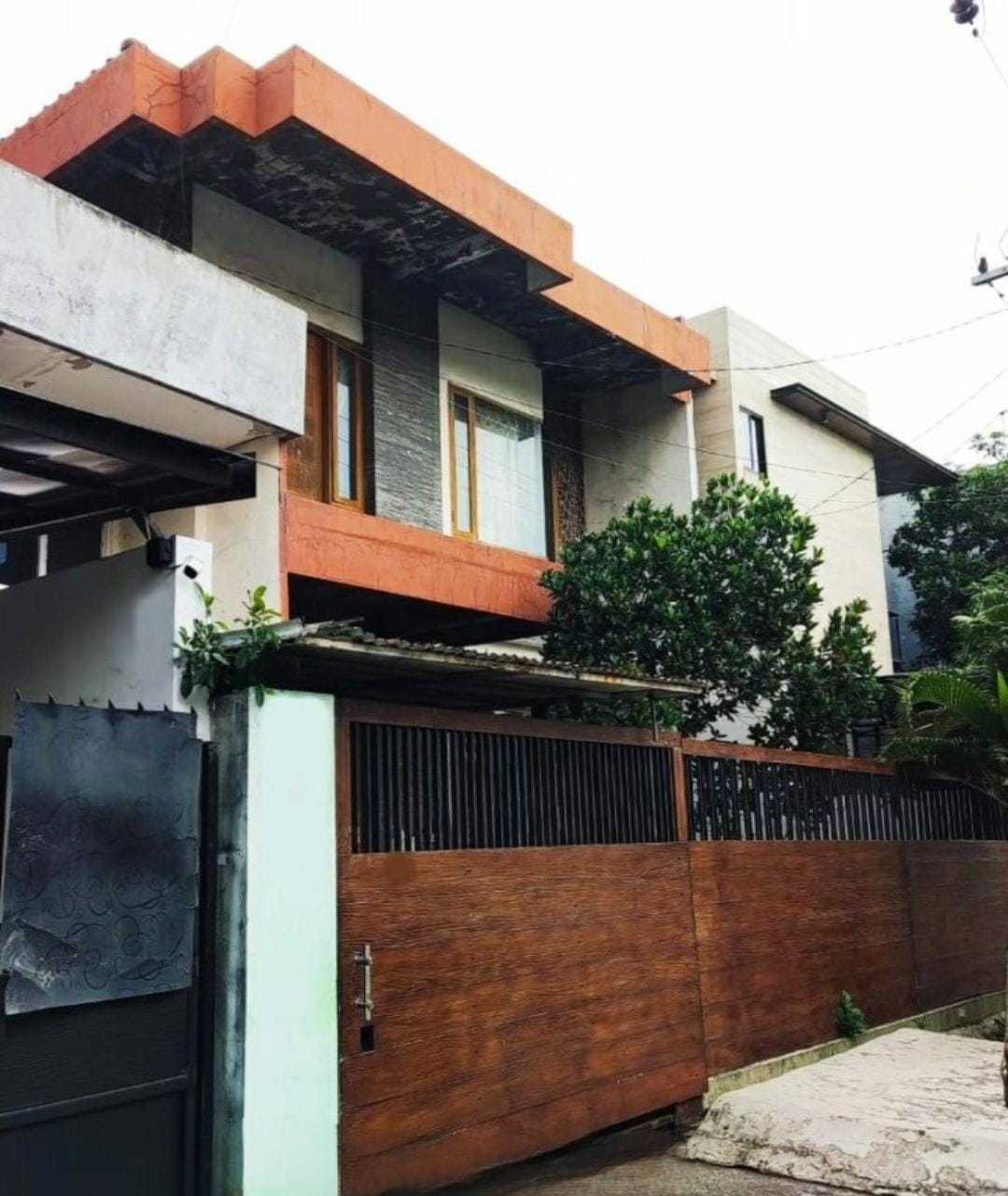 Dijual Rumah Sangat Asri di Wilayah Mojoarum Surabaya Timur - Image 1