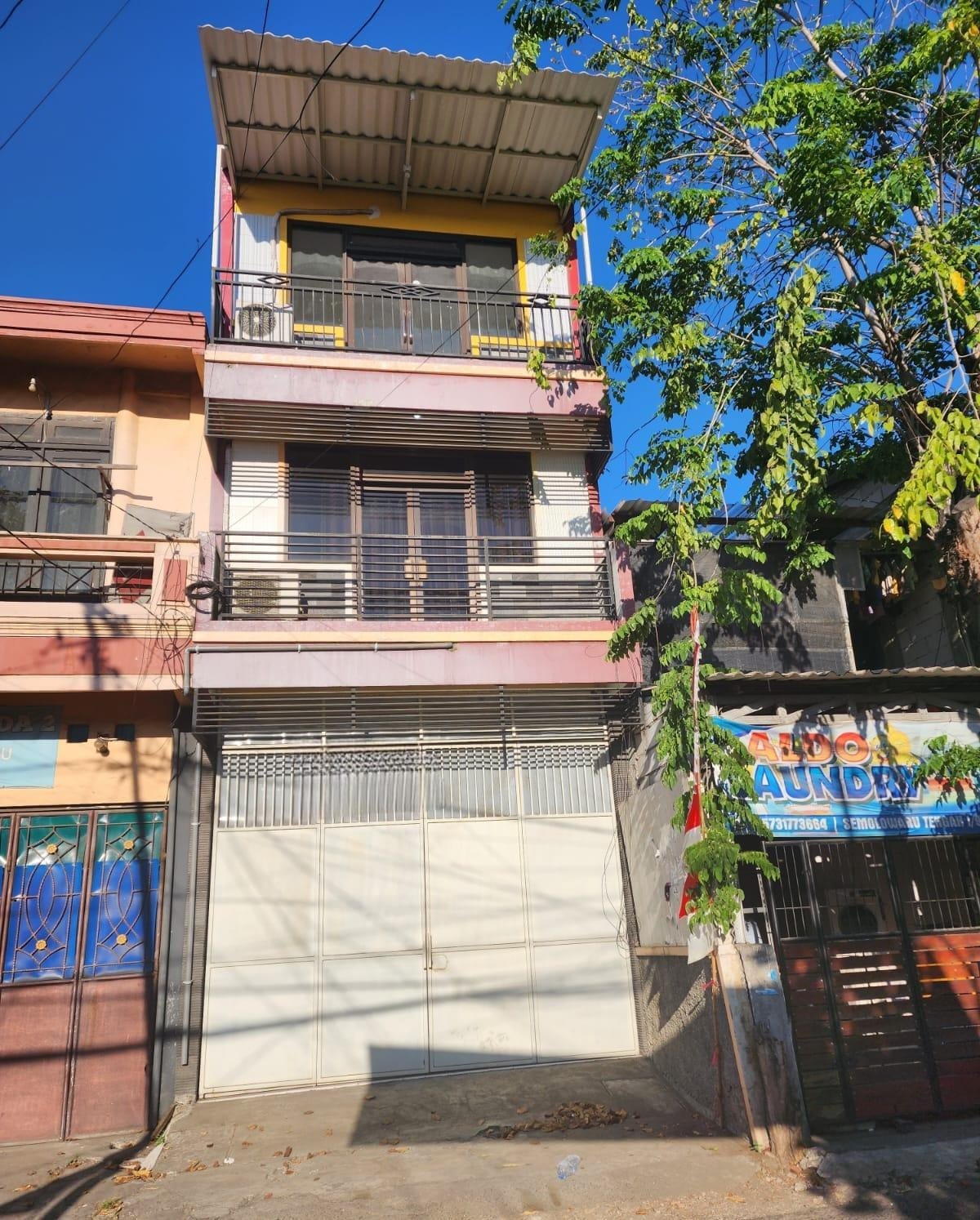 Disewakan Ruko 3 Lantai Siap Pakai di Jalan Raya Semolowaru Surabaya Timur - Image 1