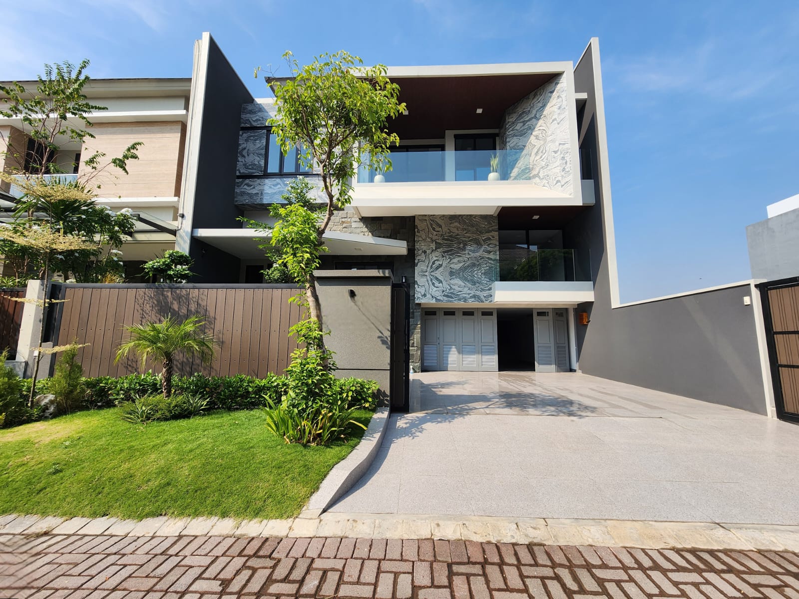 Dijual Rumah Modern Minimalis Gress di Citraland Surabaya Barat - Image 1