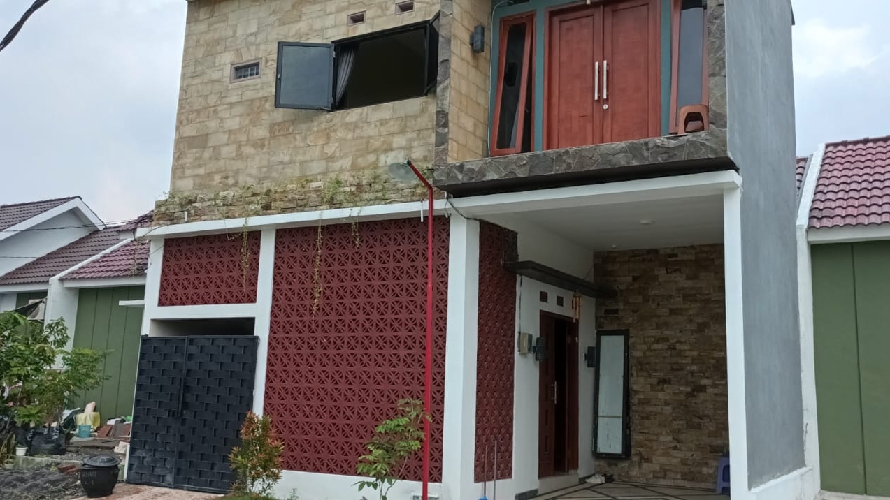 Dijual Rumah Siap Huni Strategis di Perum Permata GMR Gresik - Image 1