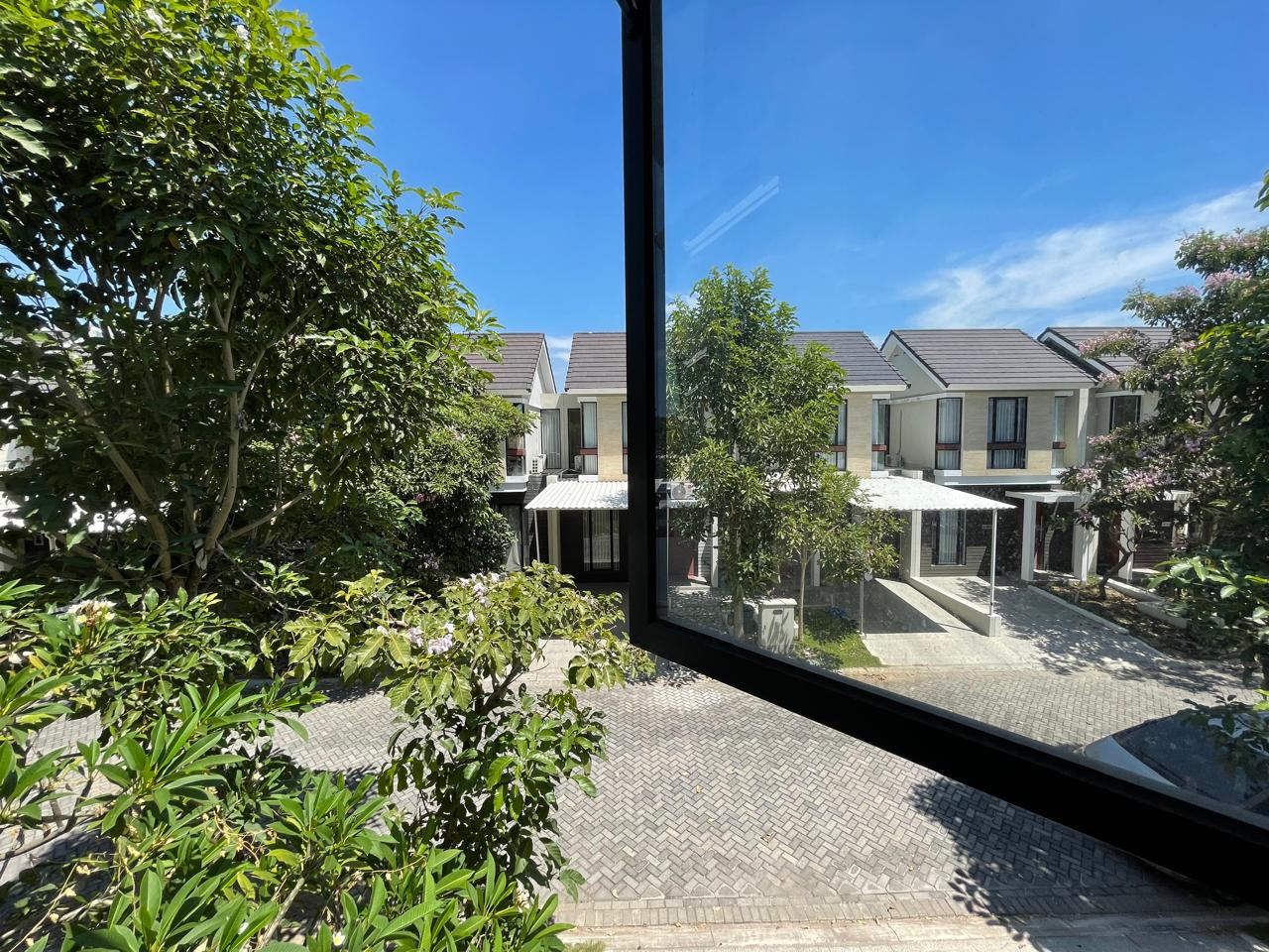 Dijual Rumah Mewah Strategis di Northwest Lake  Surabaya Barat - Thumbnail 3