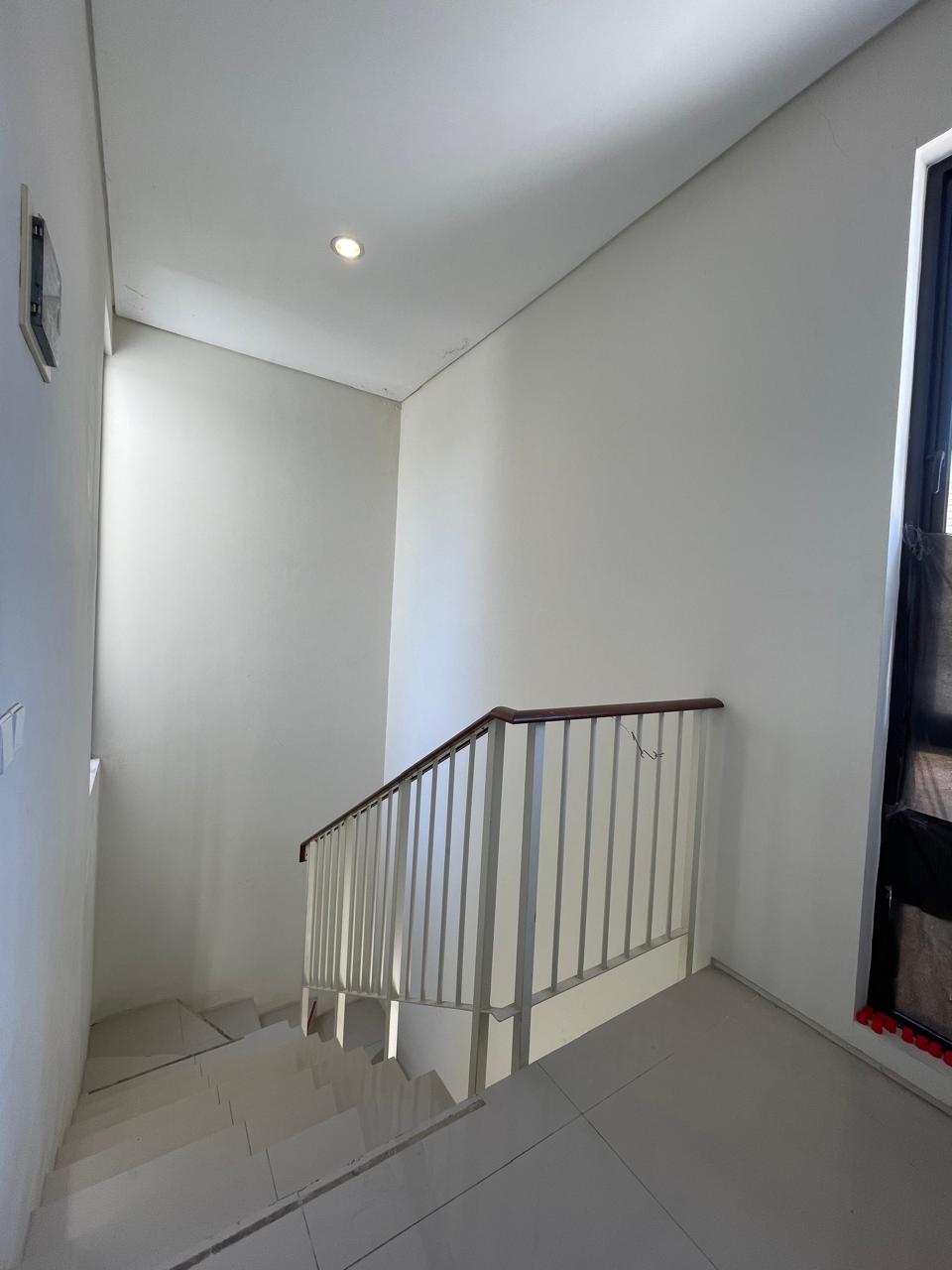 Dijual Rumah Mewah Strategis di Northwest Lake  Surabaya Barat - Thumbnail 4