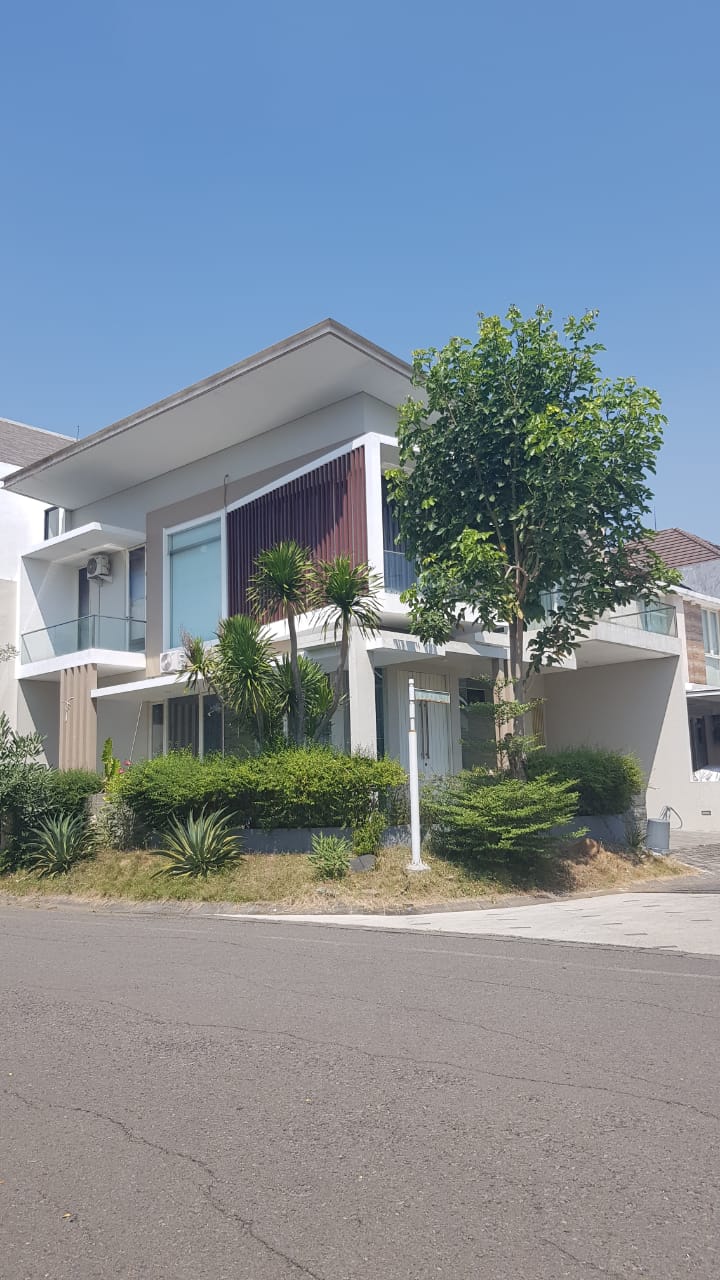 Disewakan Rumah Bagus Nyaman di Citraland Surabaya Barat - Image 1