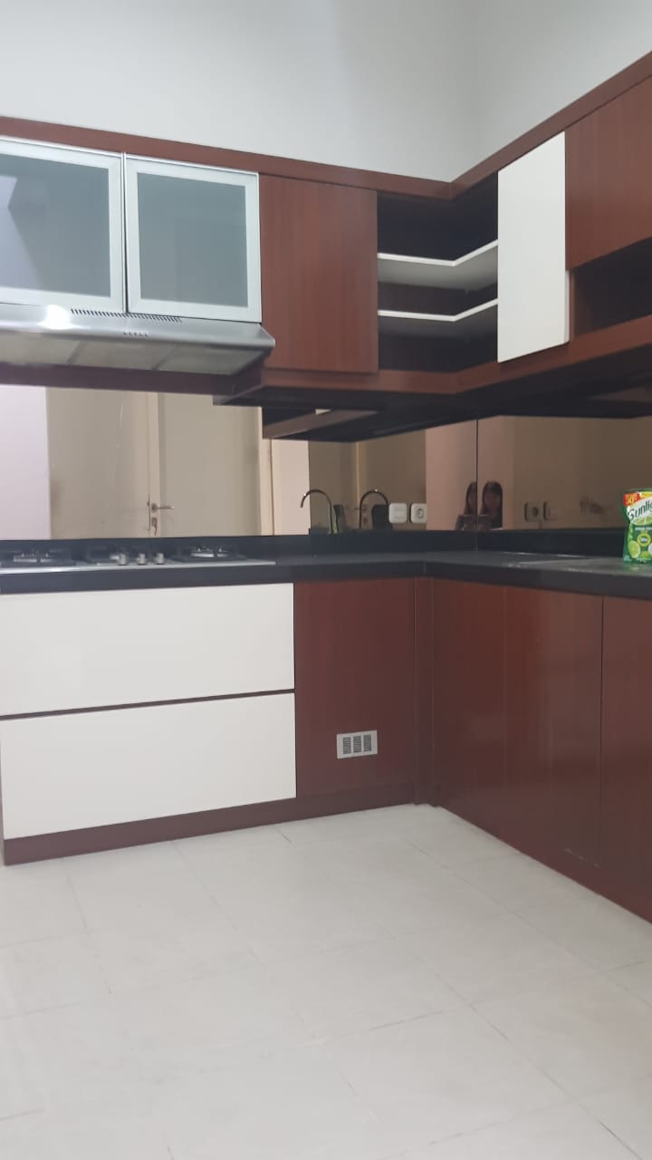 Disewakan Rumah Bagus Nyaman di Citraland Surabaya Barat - Thumbnail 2