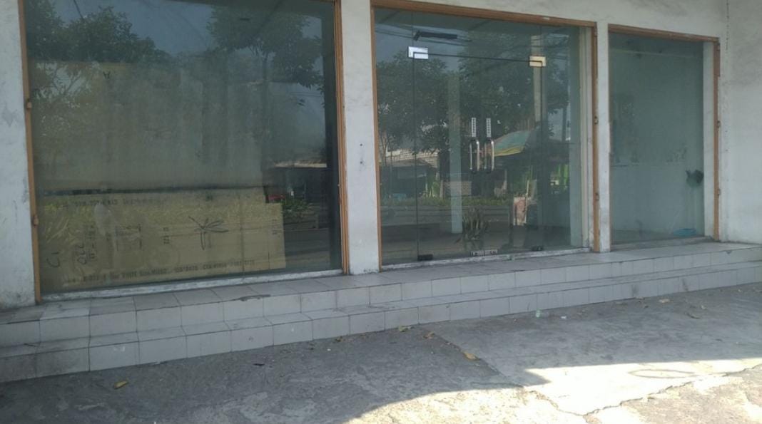 Disewakan Toko Kawasan Ramai di Raya Kandangan Surabaya Barat - Image 1