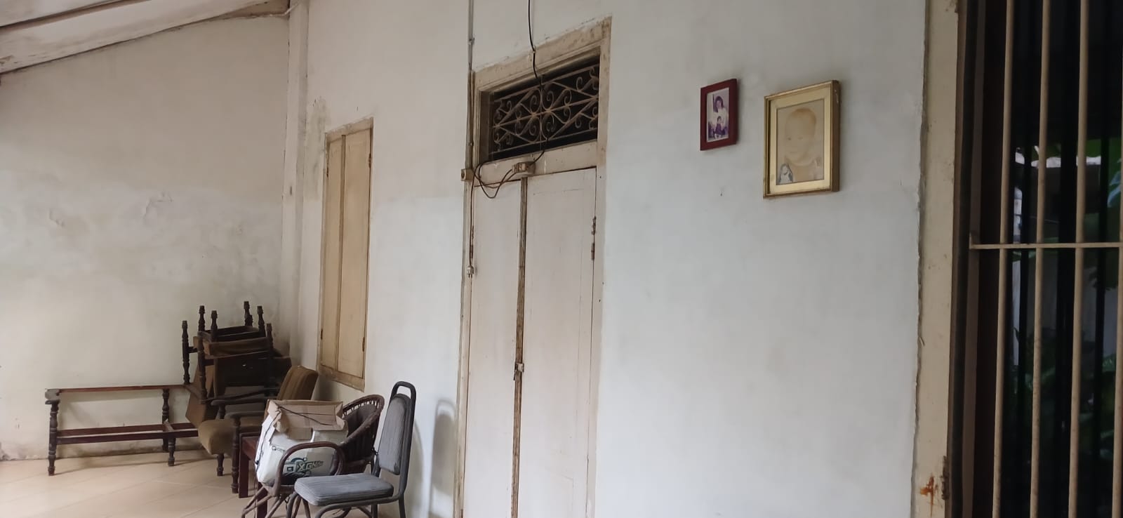 Dijual Rumah Model Bangunan Belanda Kramat Gantung di Wilayah Surabaya Pusat - Image 1