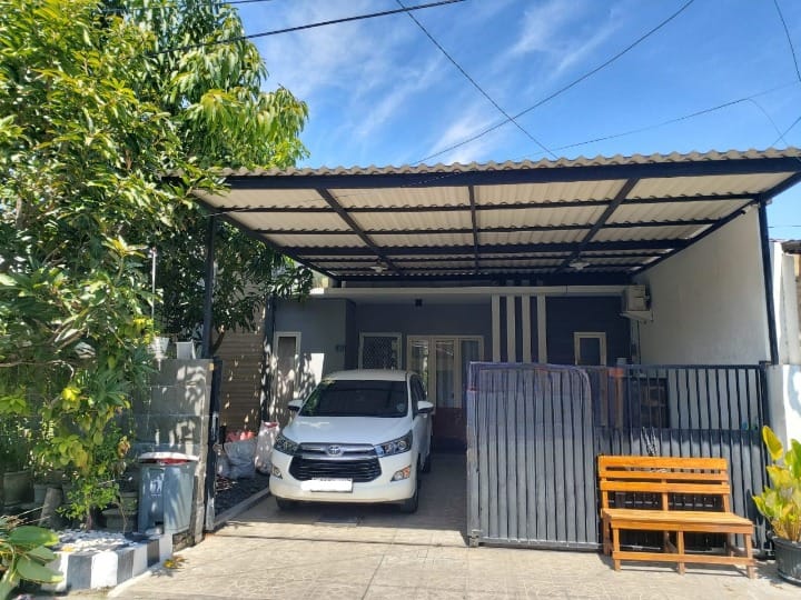 Disewakan Rumah Bagus Nyaman di Kutisari Indah Utara Wilayah Surabaya Timur - Image 1