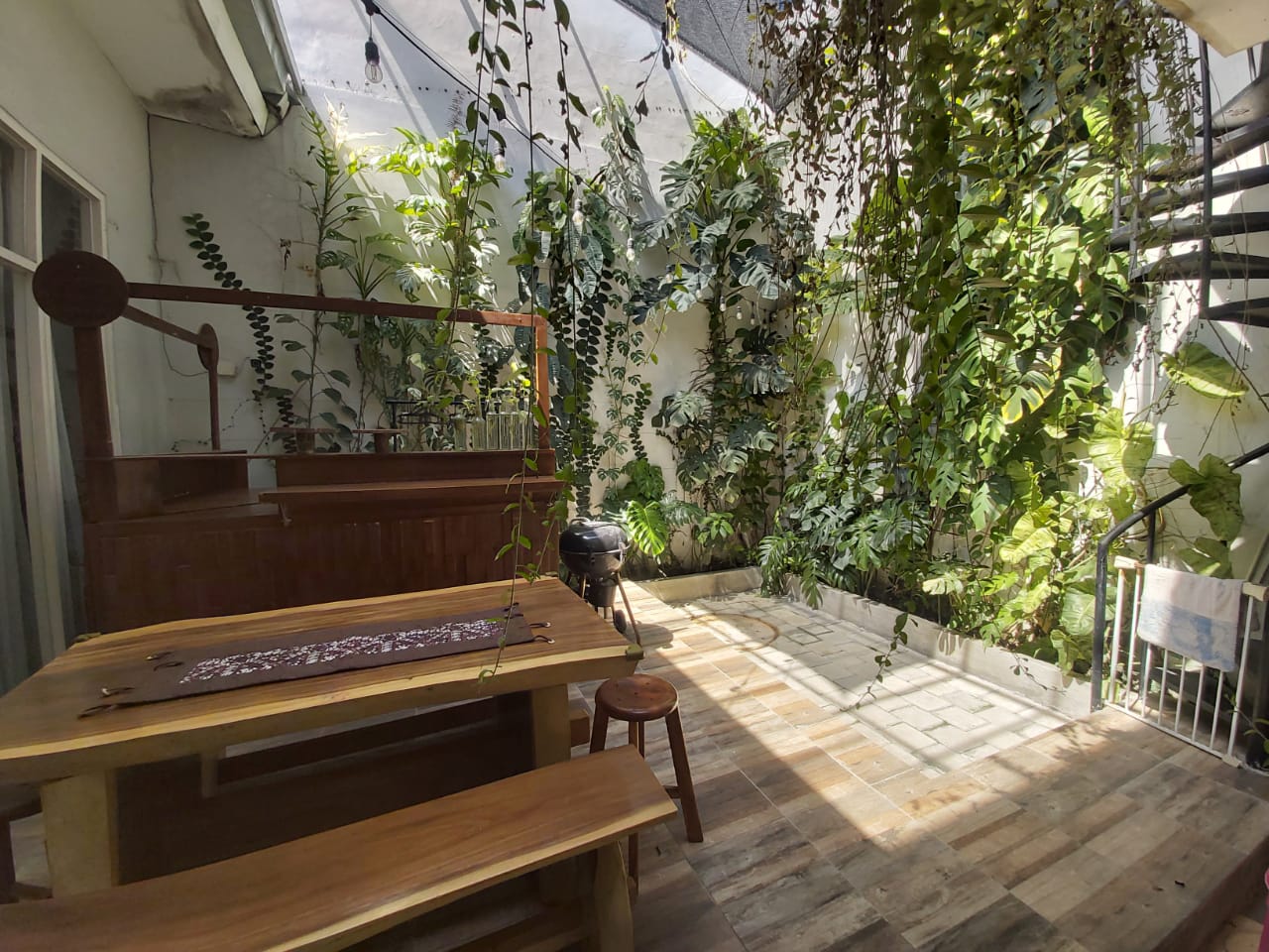 Disewakan Rumah Bagus Nyaman di Kutisari Indah Utara Wilayah Surabaya Timur - Thumbnail 3