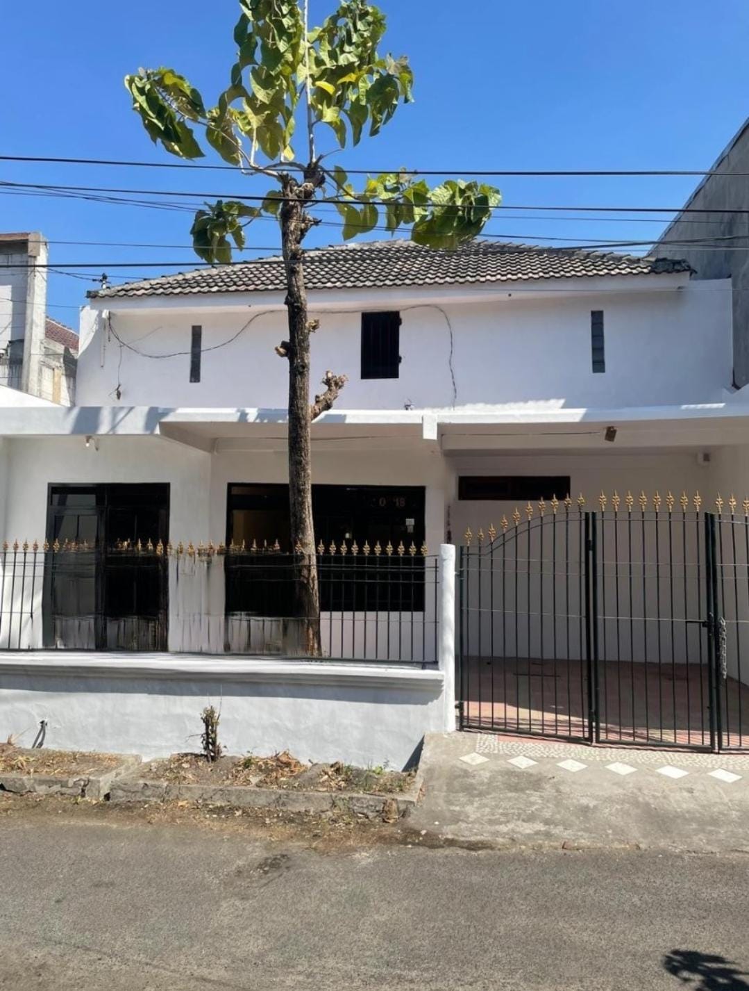 Dijual Rumah Terawat dan Nyaman di Taman Griya Babatan Surabaya Barat - Image 1