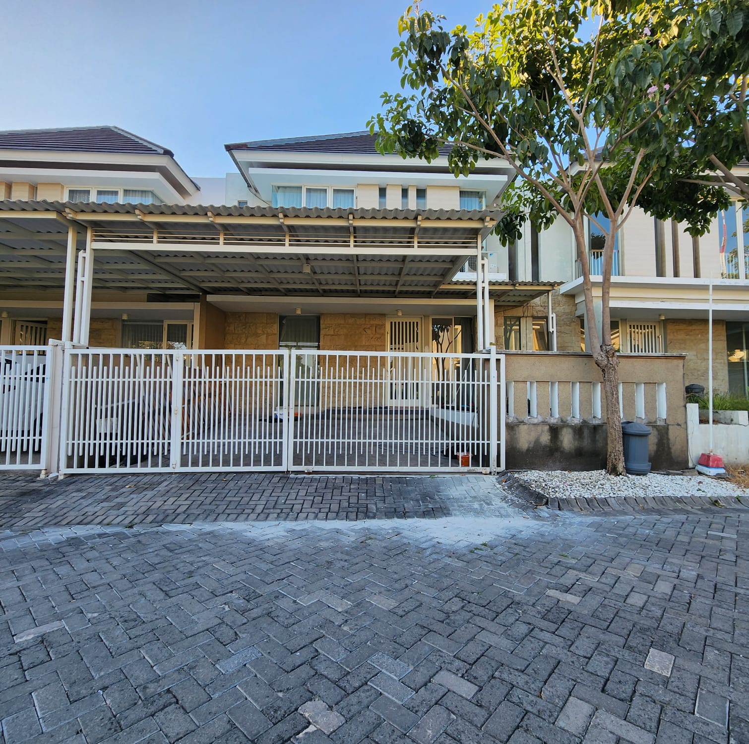 Dijual Rumah Siap Huni di Taman Puspa Raya Citraland Surabaya Barat - Image 1