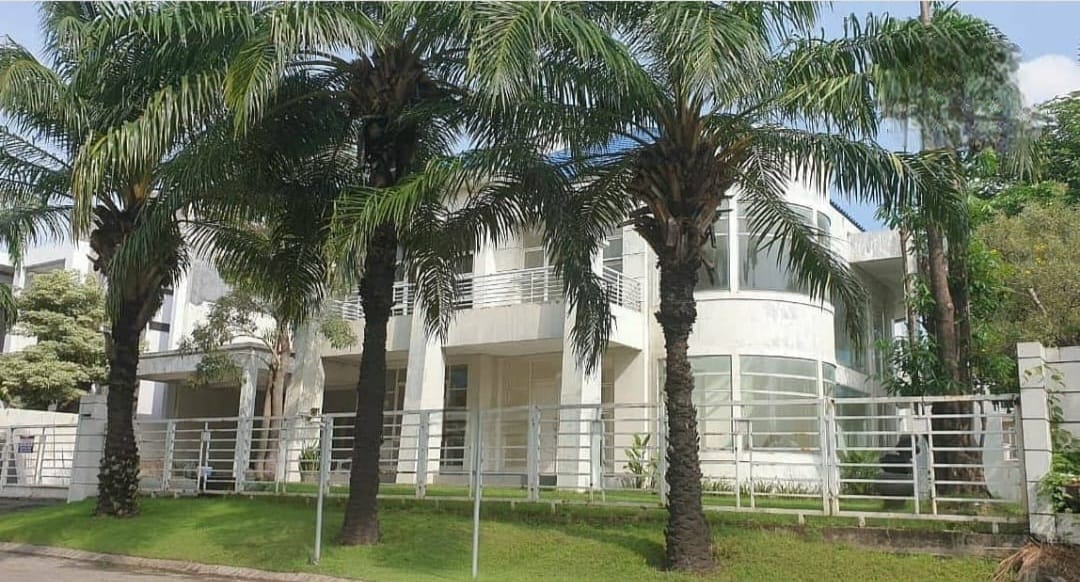 Dijual Rumah di Dian Istana Park Avenue Surabaya Barat - Image 1