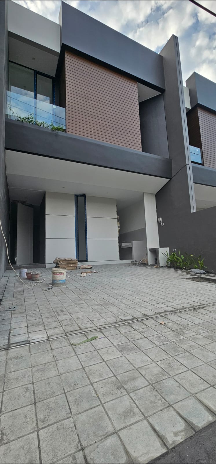 Jual Rumah Baru di Raya Kutisari Indah Surabaya Selatan - Image 1