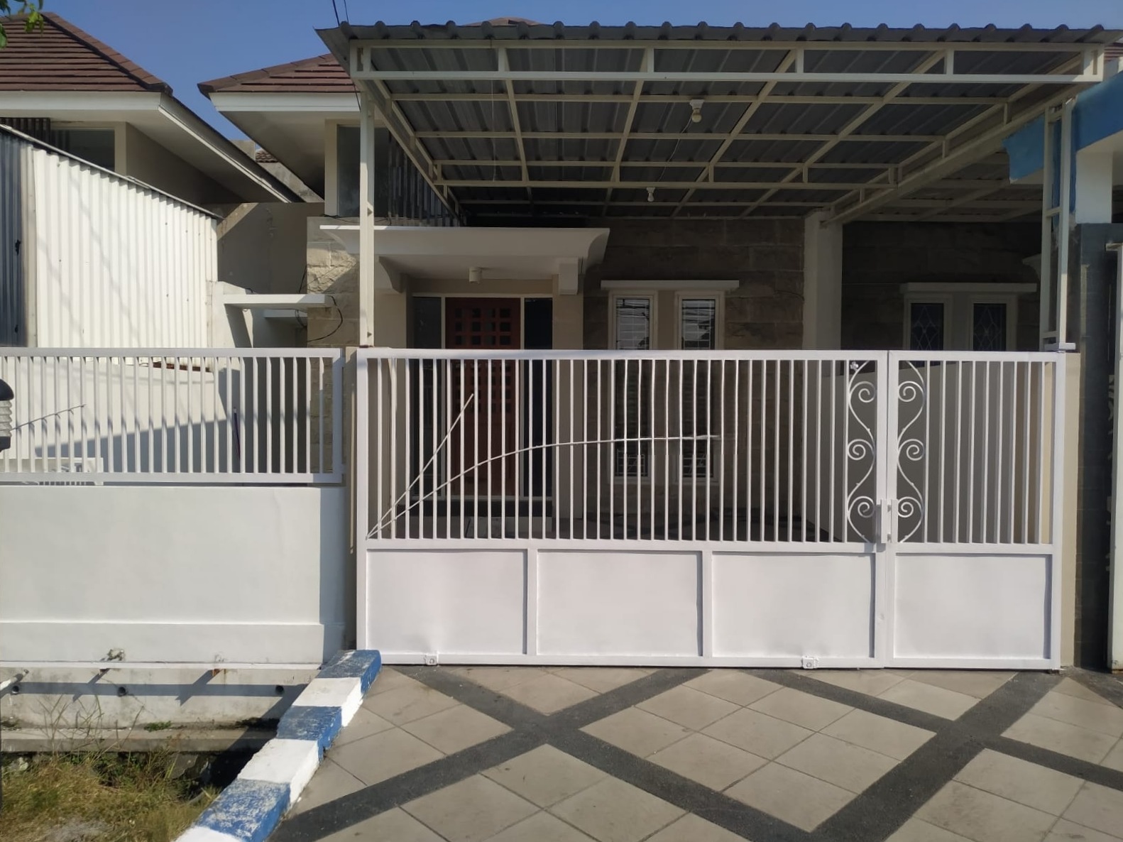 Disewakan Rumah di Griya Benowo Indah Surabaya Barat - Image 1