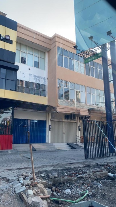 Disewakan Ruko Nol Jalan Raya di Mayjend Sungkono Surabaya Barat - Image 1